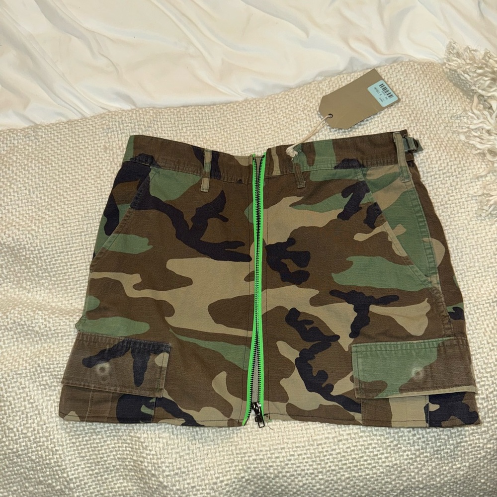 NEW Furst of a kind $178 camo mini skirt.
Size small